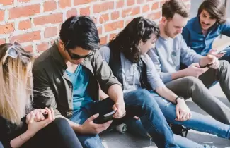 millenials-jovenes-celular