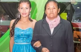 hija-y-madre-egresadas