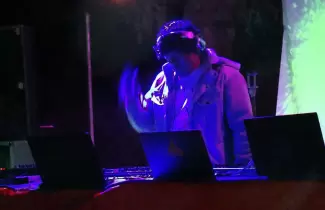 djs