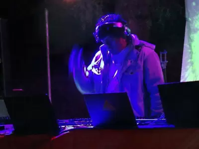 djs
