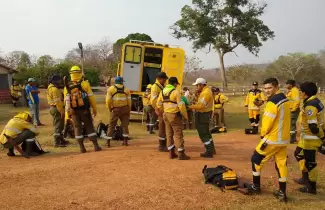 brigadistas-bomberos-jujenos-bolivia