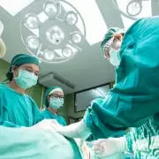 Médicos argentinos realizaron con éxito la primera cirugía fetal en un hospital público