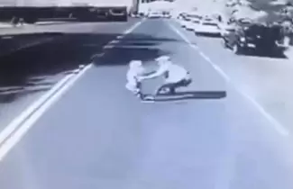 hombre-salva-a-su-hijo