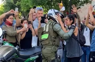 carabinero-llora