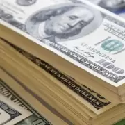 Encontró una bolsa con dólares en un colectivo, la devolvió y el dueño del dinero tuvo un gran gesto