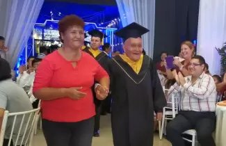 abuelo-graduado