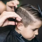 Un barbero de Jujuy regala cortes de pelo para nios y adolescentes de bajos recursos