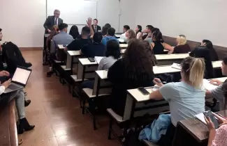 alberto-fernandez-clase