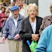El Gobierno anunci que las jubilaciones y pensiones de abril se pagarn en dos tramos