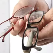 Jubilados: tres pasos para obtener anteojos gratis en el Pami