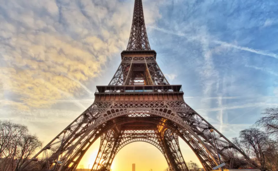 Por qué la Torre Eiffel y otros monumentos crecen en verano y menguan en  invierno? 