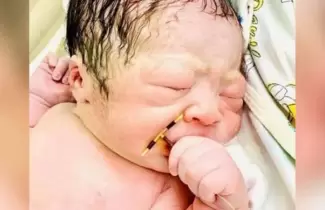 bebe-con-diu-en-la-mano