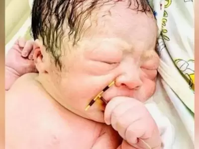 bebe-con-diu-en-la-mano