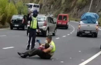 nino-y-policia-en-ruta