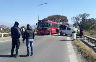 accidente-cole-camioneta-1