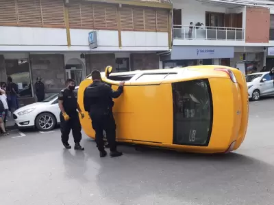 taxi-volcado