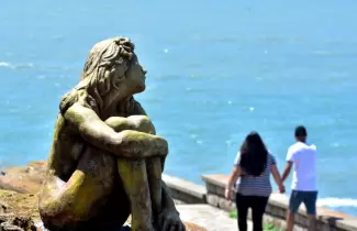 escultura-mujer-mar-del-plata