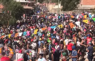 multitud-carnaval-tilcara