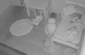 bebe-bajo-la-cama-