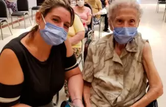 abuela-cordobesa-vacunada-contra-el-covid