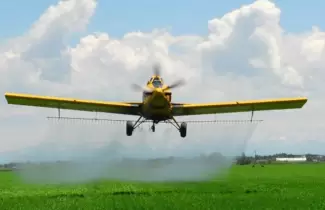 avion-rociando-