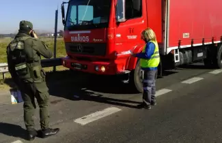 Gendarmeria-Camion-Pedido-de-captura