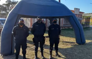policia-carpa-malvinas