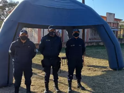 policia-carpa-malvinas