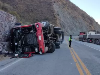 camion-volco-ruta-9