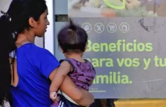 mujer-bebe-