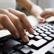 Pagan sueldo en dólares por trabajar desde cualquier lugar: cómo aplicar