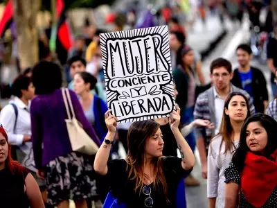 MUJERES