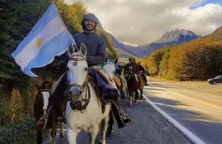 Marcos-Villamil-Abrazar-Argentina