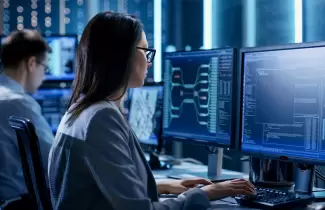 tecnologia-compoutadora-joven
