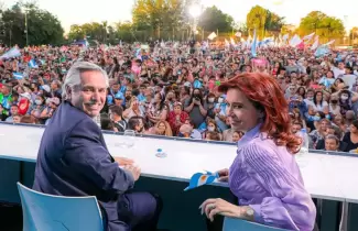 alberto-fernandez-y-cristina-cierre-de-campana