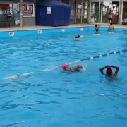 Convocan a sumarse a las clases de natacin que se brindan en la pileta del parque San Martn