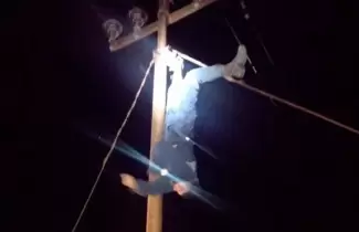 cables-tendido-electrico-chubut-hombre-