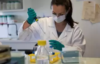 Mujer-cientifica