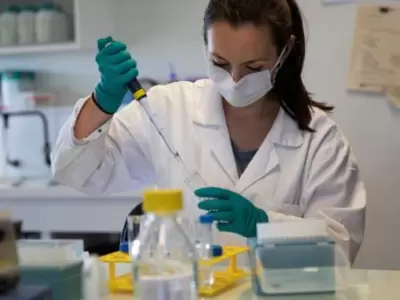 Mujer-cientifica