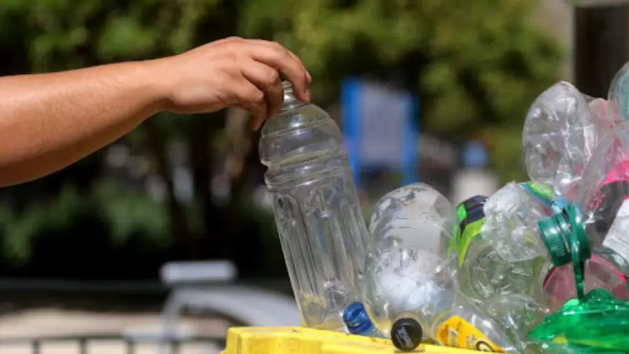 Reciclaje-de-botellas-de-plastico