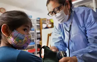 nino-medico-atencion-jujuy-materno-infantil
