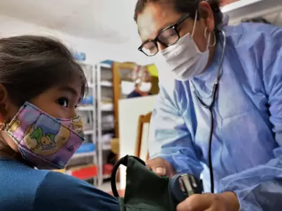 nino-medico-atencion-jujuy-materno-infantil