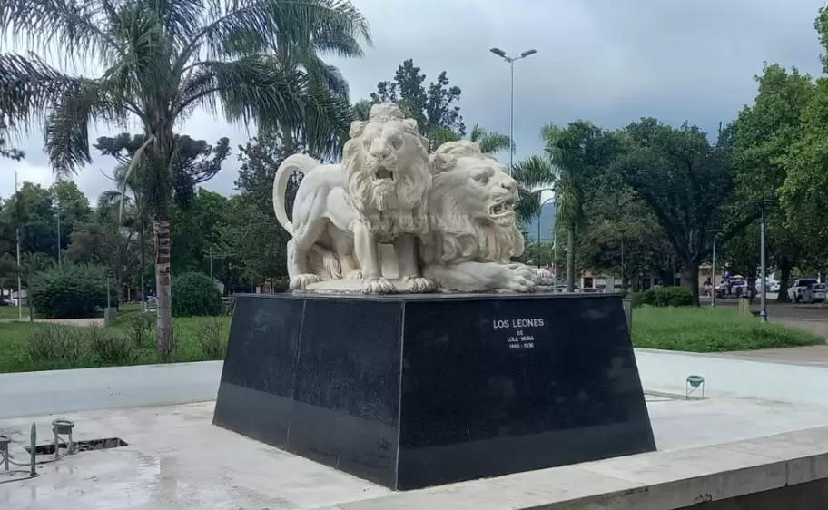 estatua-los-leones-refaccion-ciudad-de-nieva
