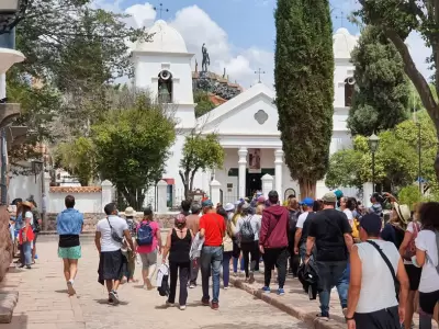turistas-humahuaca-jujuy