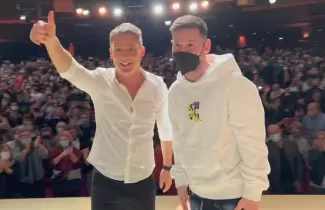 messi-teatro-adrian-suar
