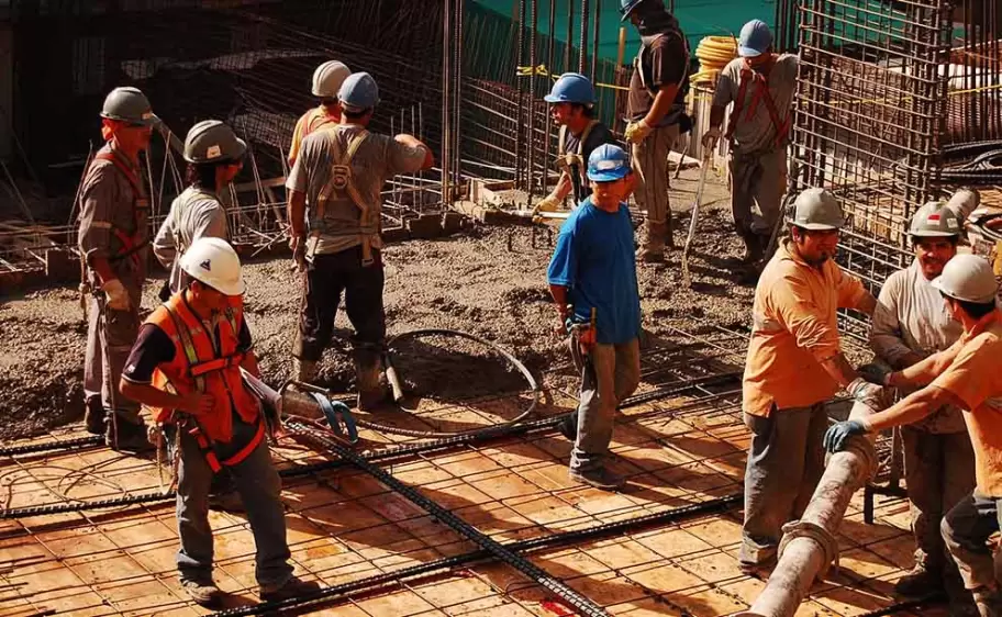 construccion-hombres-trabajando