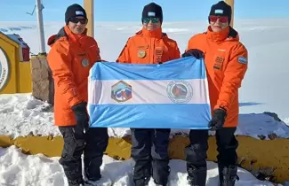 jujena-en-la-antartida-base-belgrano-II