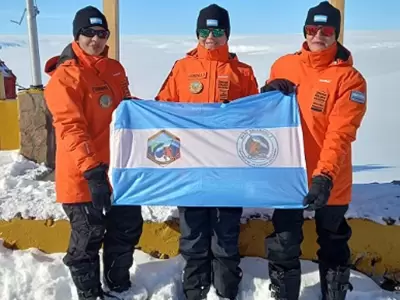 jujena-en-la-antartida-base-belgrano-II