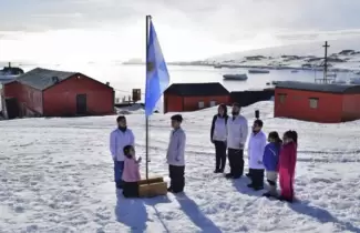 escuela-en-la-Antartida-base-Esperanza