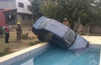auto-pileta